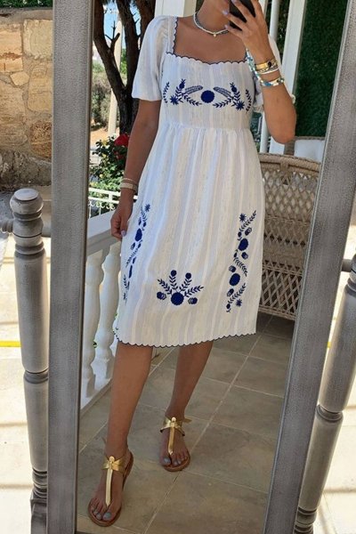 Mavi Çiçek İşlemeli Beyaz Elbise
